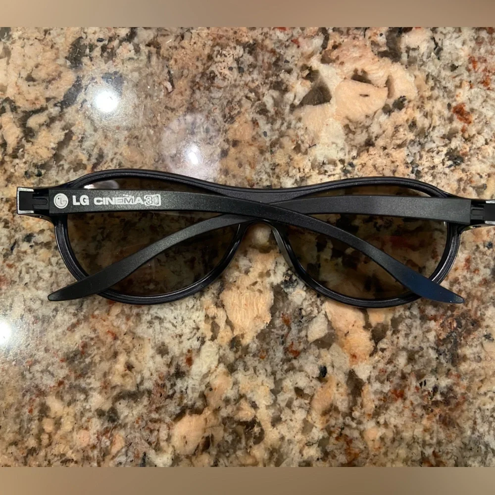 LG 3D GLASSES. 6 Pair, New in box